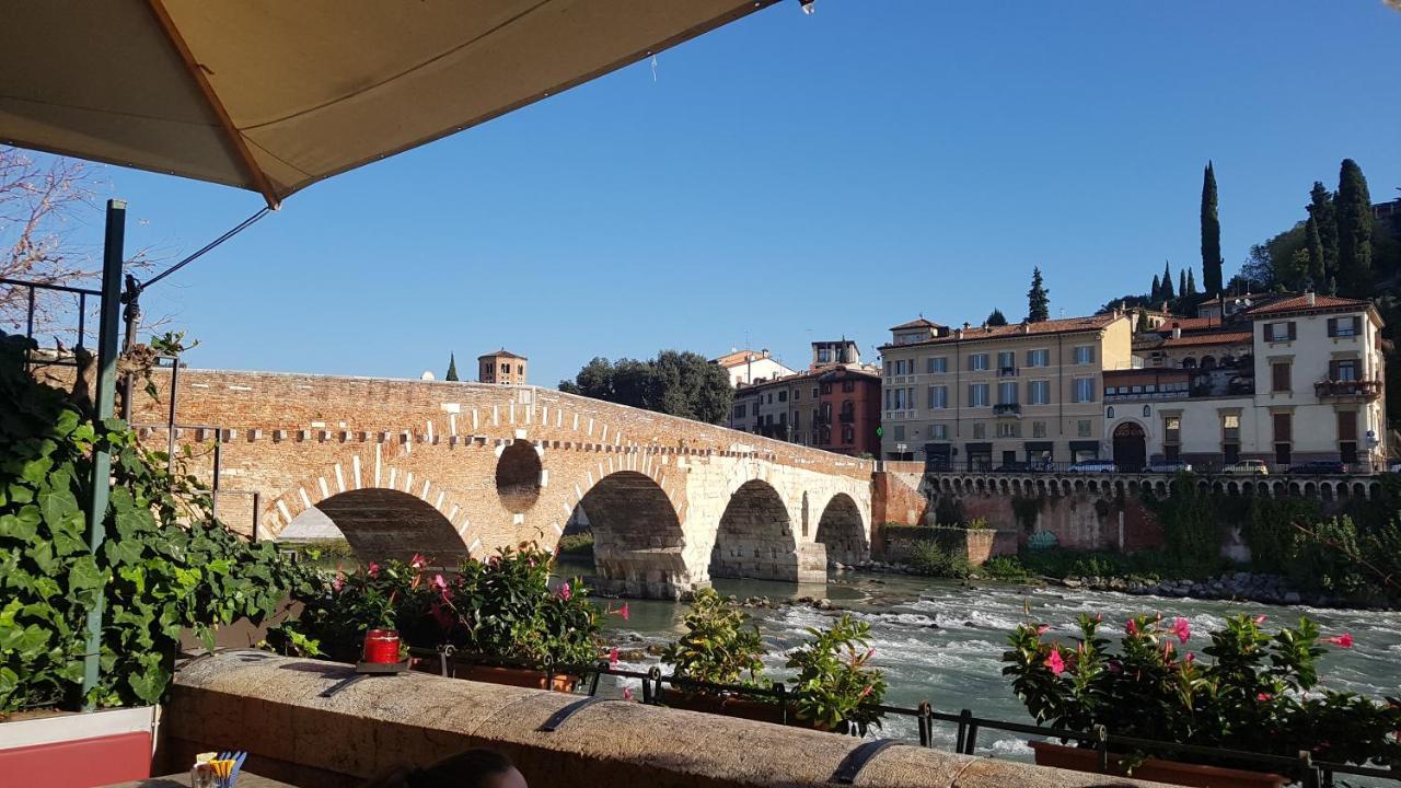 Palazzo Ponte Pietra Apartment Verona Exterior photo